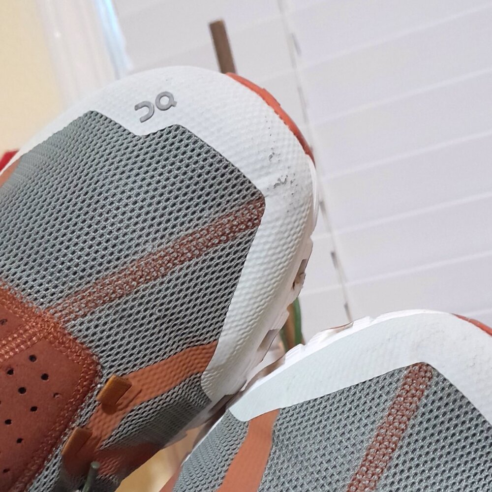 SOLD🔶️🔶️🔶️🔶️men's On Cloud Running Shoes size 12 orange gray preowned - Picture 4 of 10